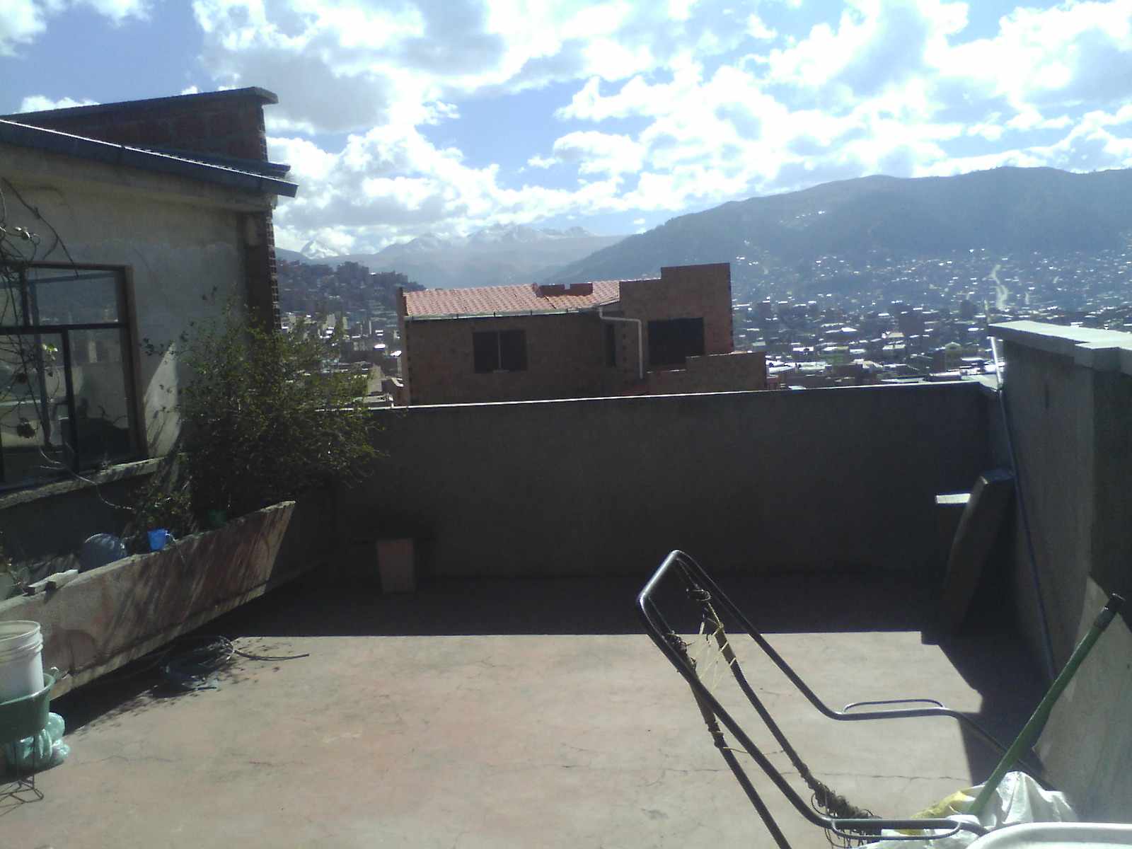 Casa en VentaAv. Entre Rios a una cuadra del Teleferico Rojo zona El Tejar 9 dormitorios 6 baños  Foto 7