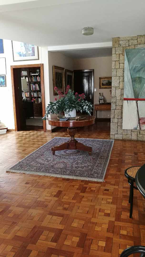 Casa en Calacoto en La Paz 4 dormitorios 4 baños 3 parqueos Foto 1