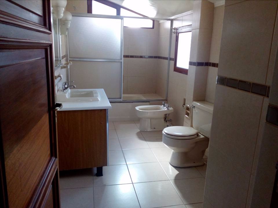Casa en Calacoto en La Paz 3 dormitorios 4 baños 7 parqueos Foto 5