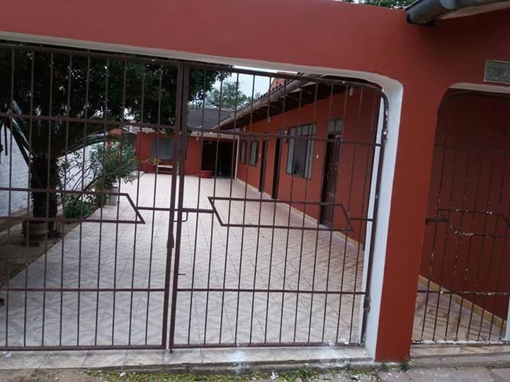 Casa en Entre 5to y 6to anillo Este en Santa Cruz de la Sierra 5 dormitorios 1 baños 2 parqueos Foto 2