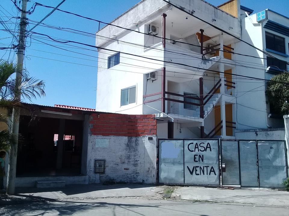 Casa Barrio la Bélgica 
Ubicación: Entre 3er y 4to anillo de la Virgen de Cotoca y canal Cotoca. Foto 1