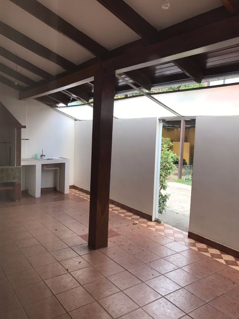 Departamento en Entre 4to y 5to anillo Norte en Santa Cruz de la Sierra 4 dormitorios 5 baños 2 parqueos Foto 3