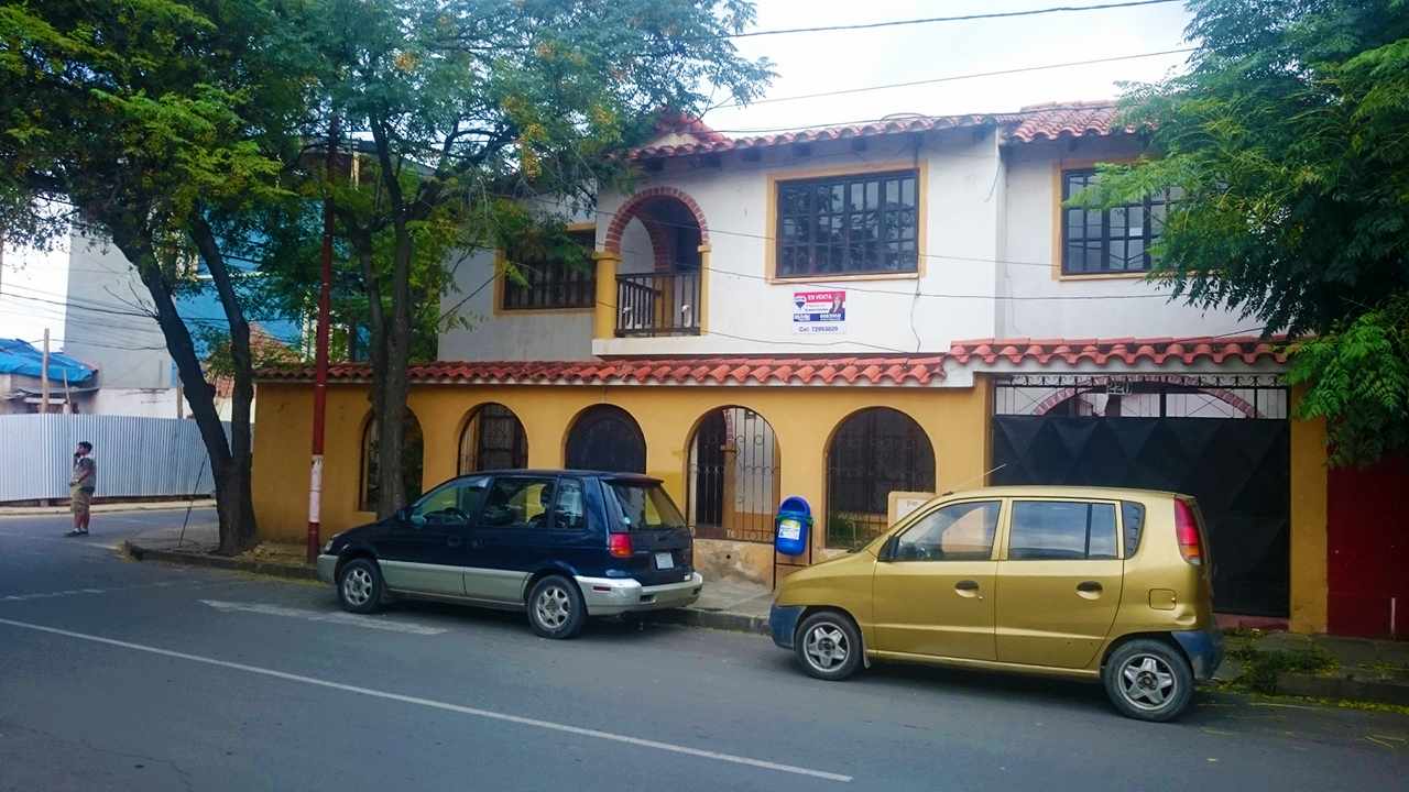 Casa en Las Panosas en Tarija 4 dormitorios 3 baños 2 parqueos Foto 1