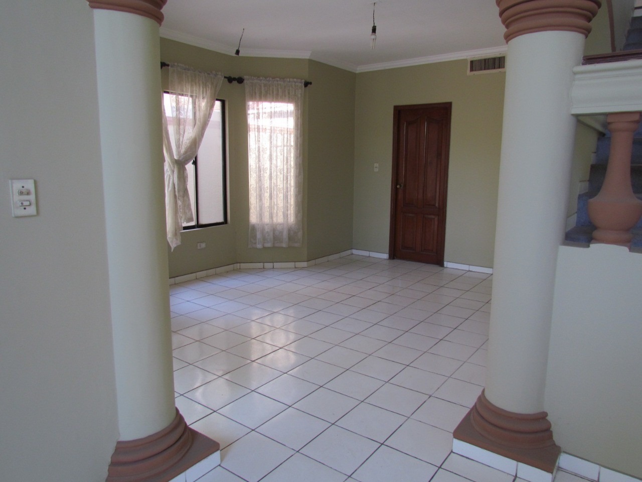 Casa en Entre 4to y 5to anillo Sur en Santa Cruz de la Sierra 4 dormitorios 4 baños 2 parqueos Foto 19