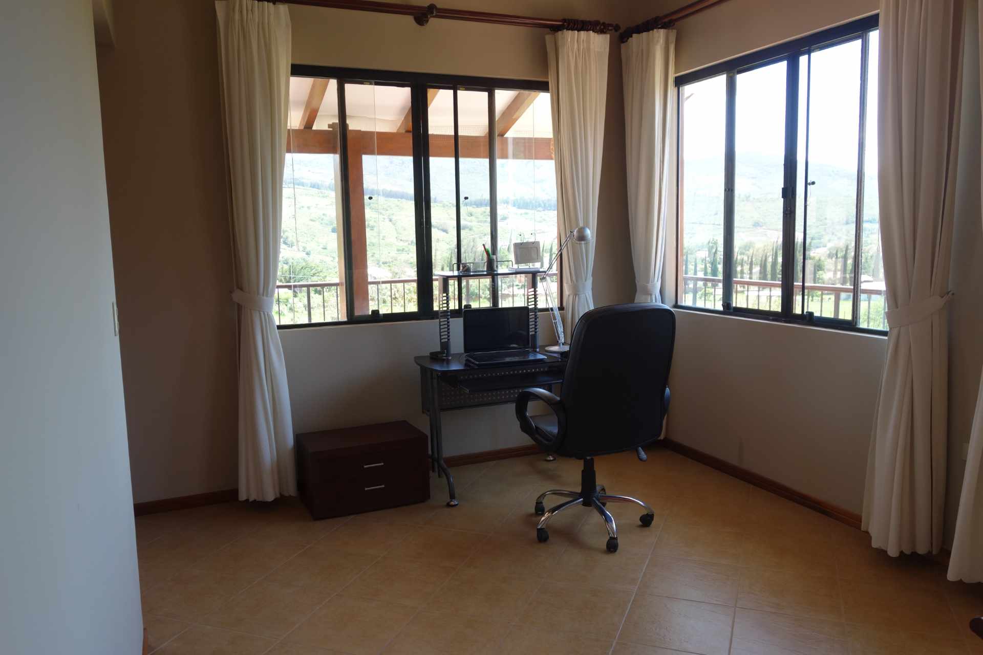 Casa en VentaCallw Avaroa  - Zona Noroeste 3 dormitorios 3 baños 3 parqueos Foto 10