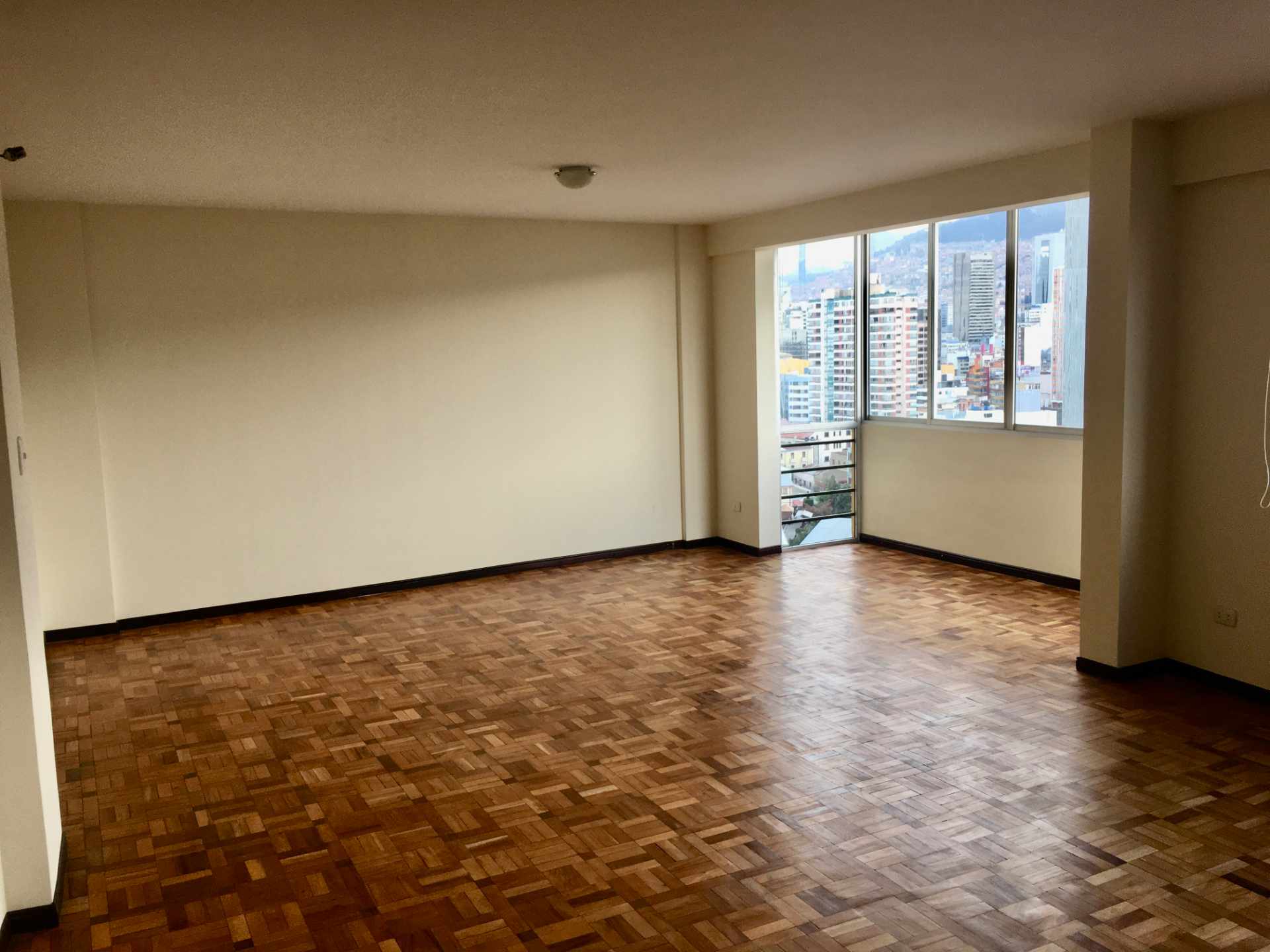 Departamento en VentaAv. Sanchez Lima Esq. Aspiazu, Edif. Orion piso 15.  Zona sopocachi. 3 dormitorios 2 baños 1 parqueos Foto 9