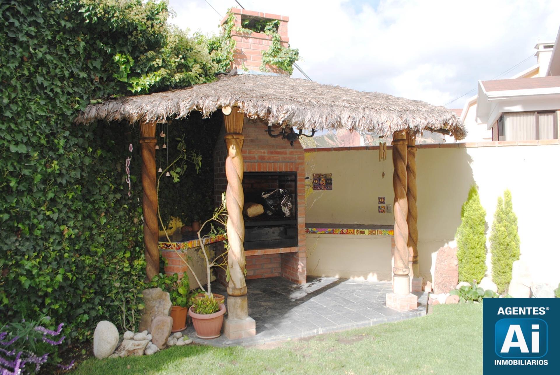Casa en Mallasilla en La Paz 3 dormitorios 4 baños 2 parqueos Foto 2