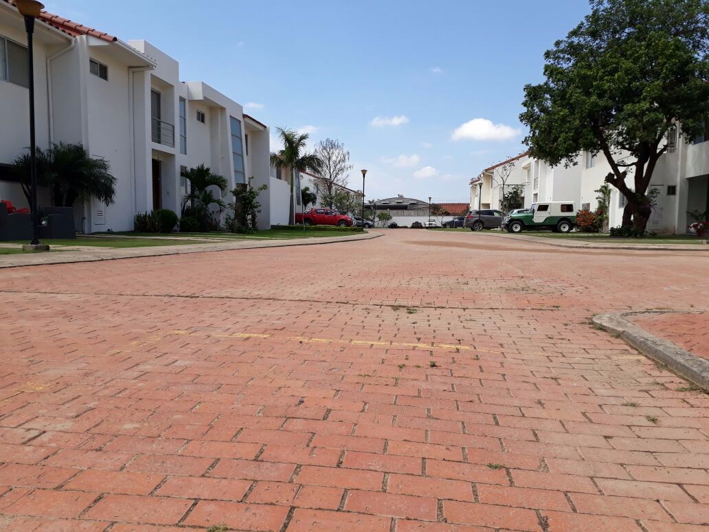 Casa en Entre 6to y 7mo anillo Norte en Santa Cruz de la Sierra 3 dormitorios 4 baños 2 parqueos Foto 14