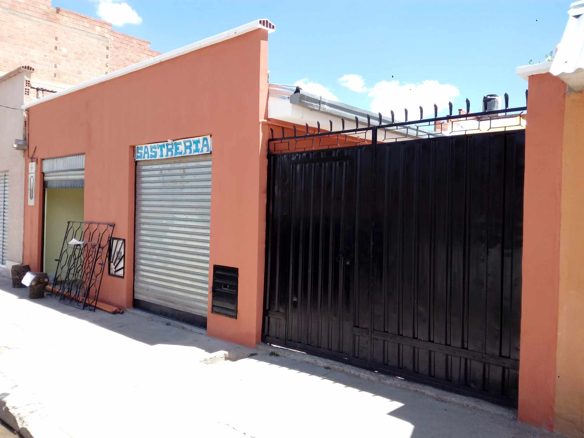 Casa en VentaUrb. 16 de Febrero, Rio Seco; Ciudad de El Alto 5 dormitorios 3 baños 2 parqueos Foto 1