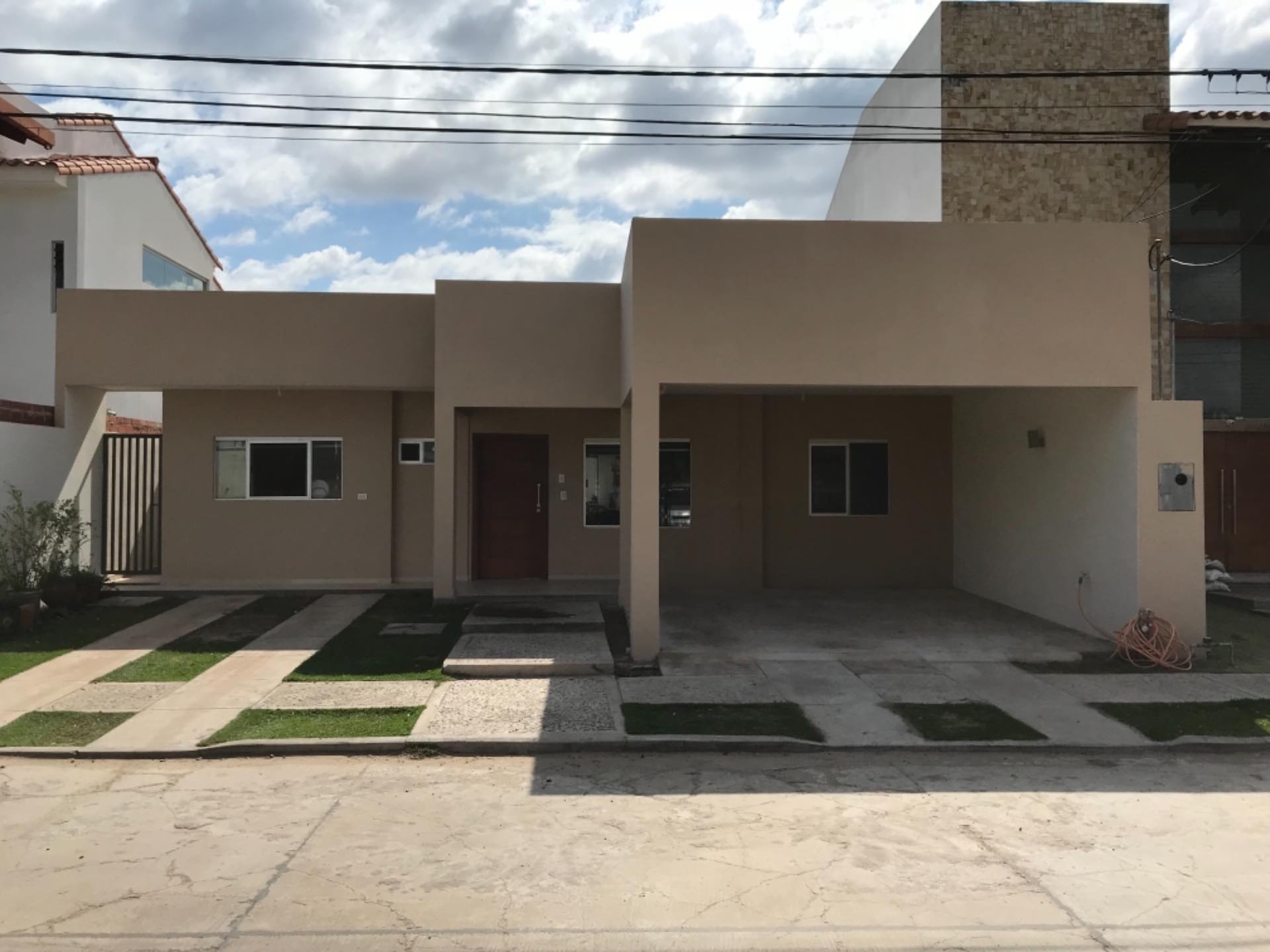 Casa en Carretera Norte en Santa Cruz de la Sierra 4 dormitorios 4 baños 3 parqueos Foto 6