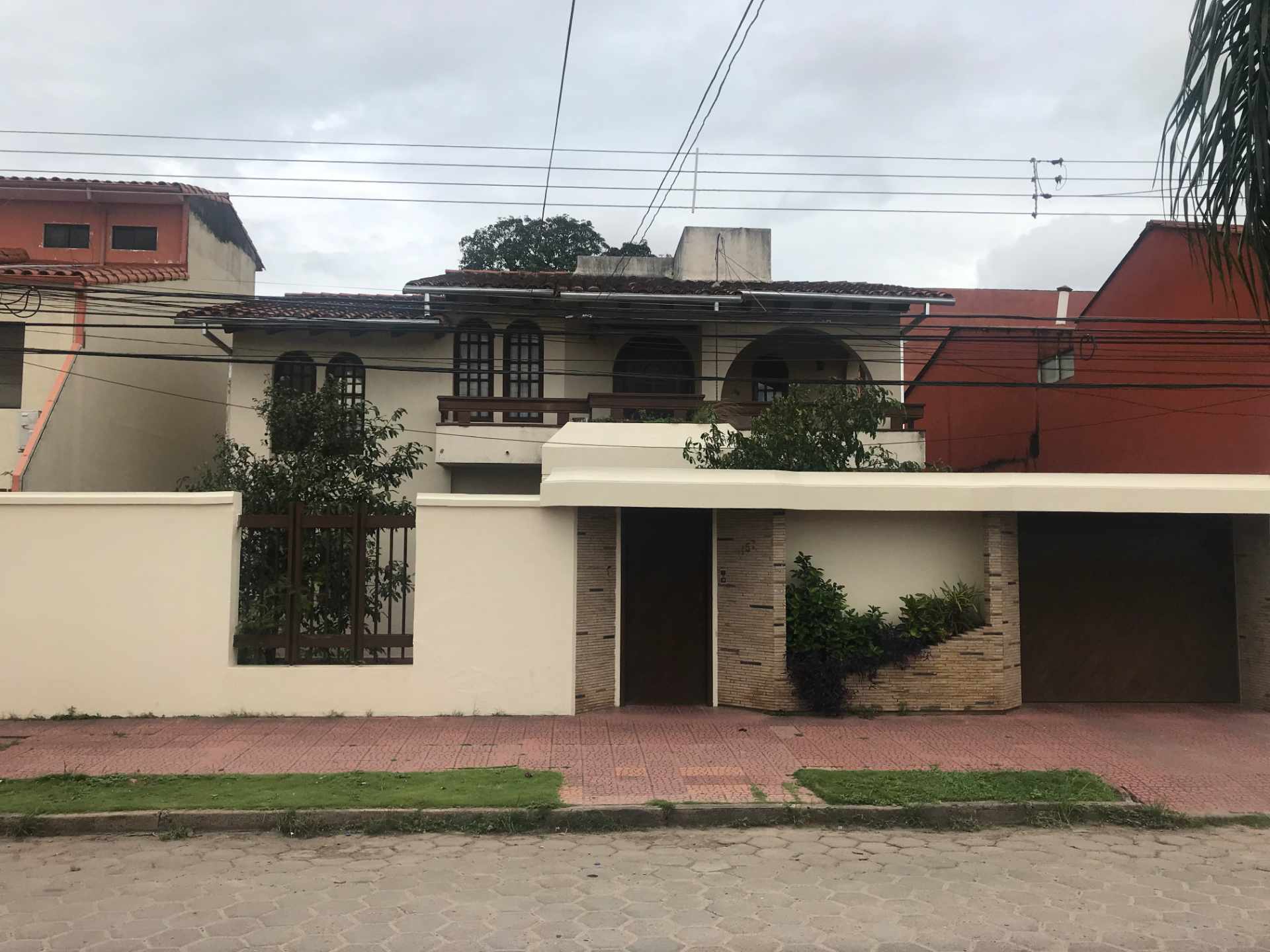 Casa en VentaZona Sur de la Ciudad, Barrio Ramafa frente al Colegio Militar de Aviación. Foto 9
