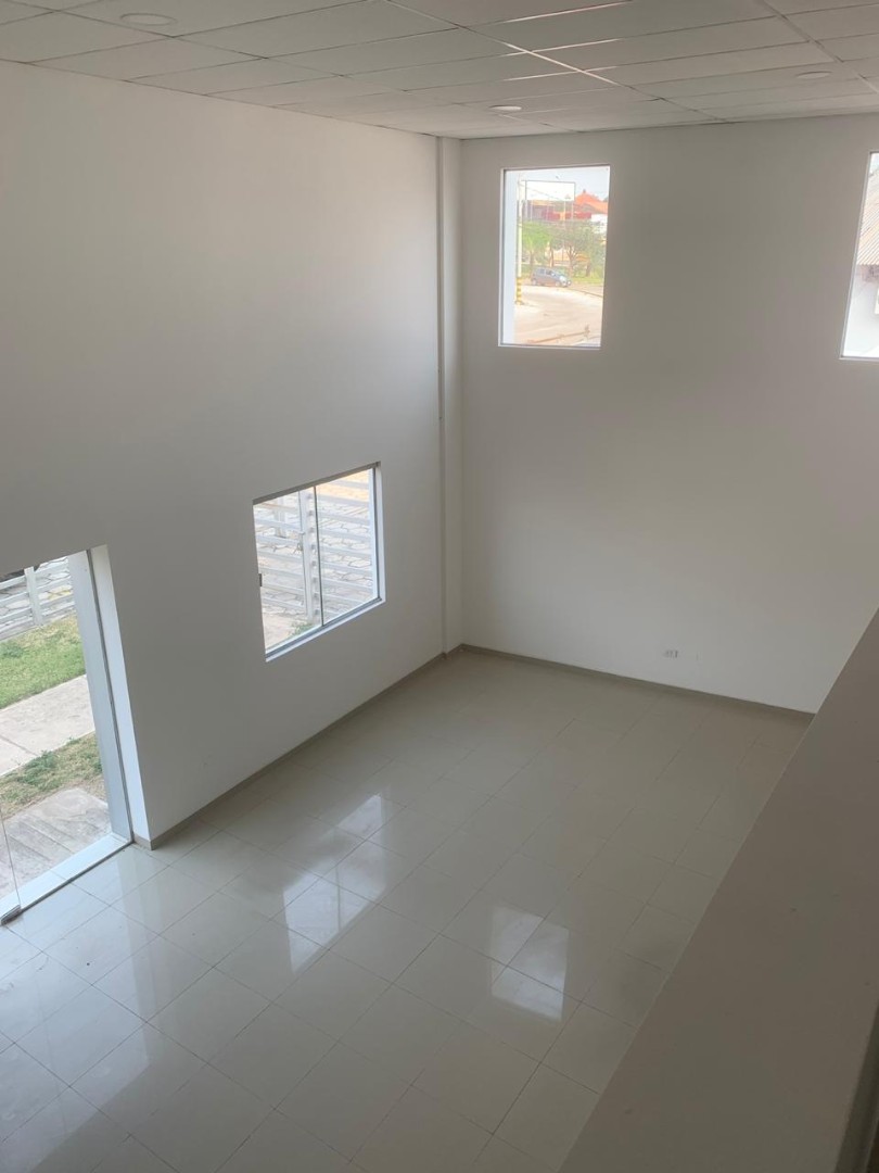 Galpón en AlquilerPROPIEDAD COMERCIAL EN ALQUILER 4TO ANILLO Y RADIAL 27 Foto 8