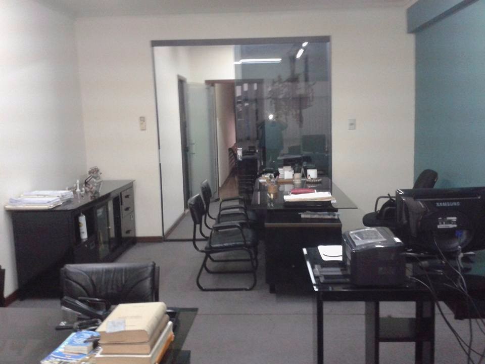 Oficina en Entre 1er y 2do anillo Este en Santa Cruz de la Sierra 2 dormitorios 1 baños  Foto 3