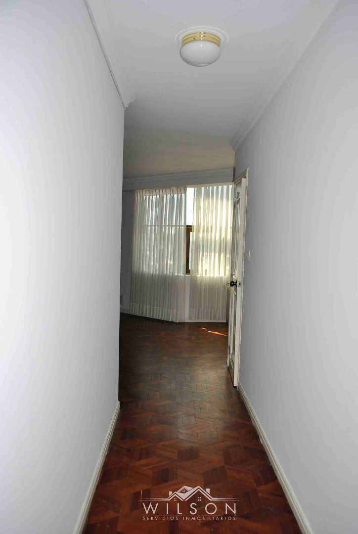 Departamento en Miraflores en La Paz 3 dormitorios 4 baños  Foto 2