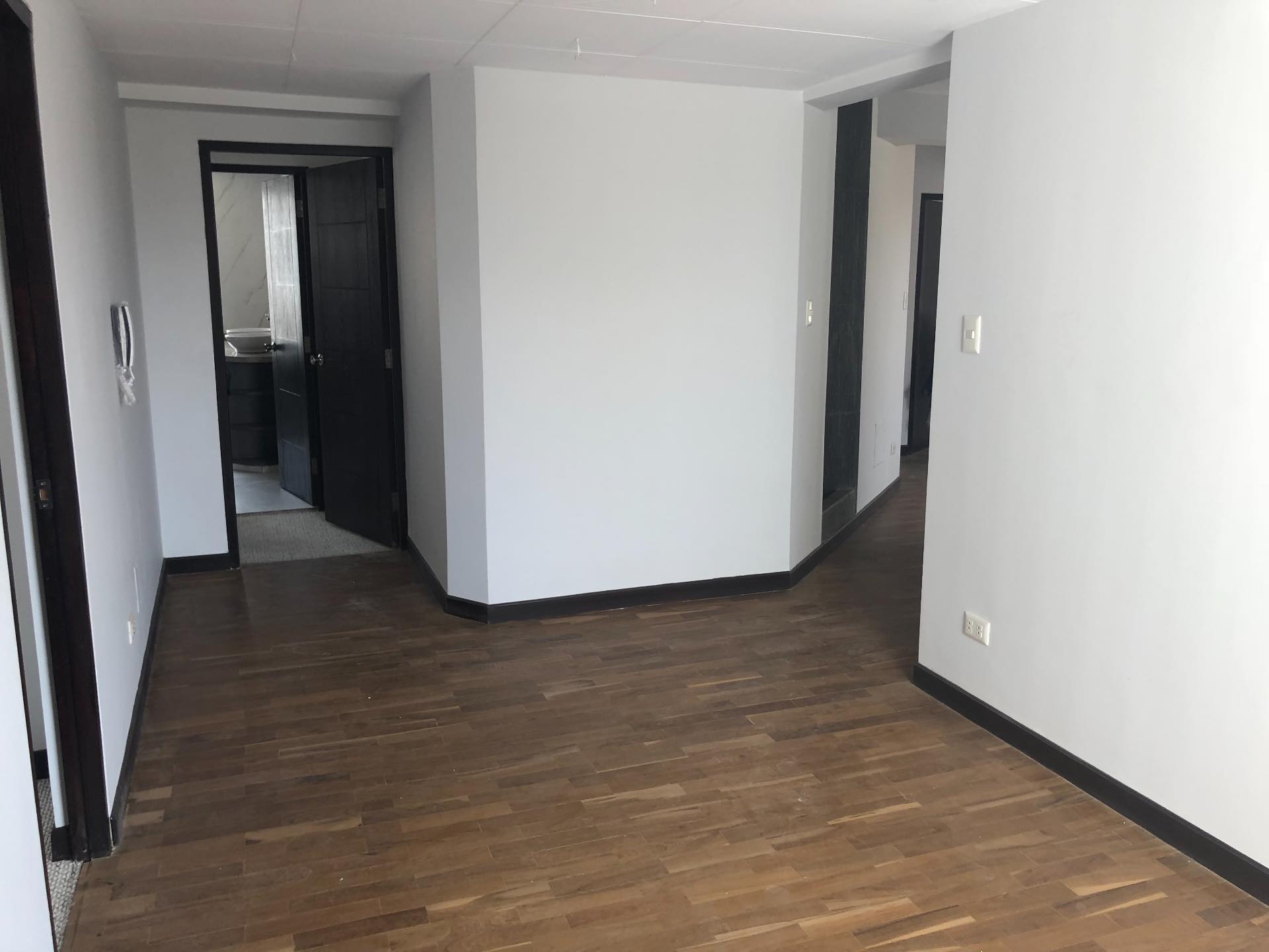 Departamento en Obrajes en La Paz 3 dormitorios 4 baños  Foto 8