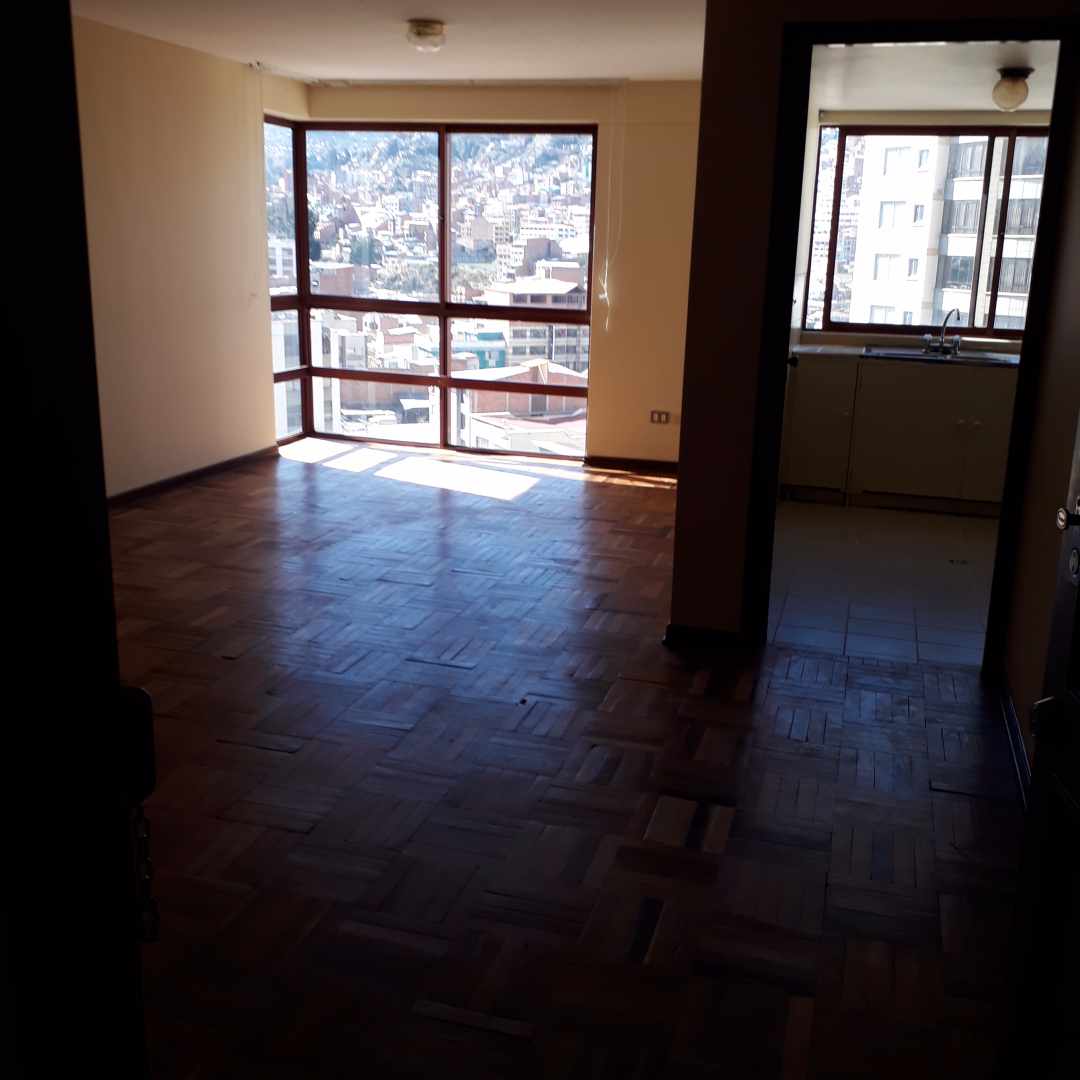 Departamento en Miraflores en La Paz 3 dormitorios 3 baños 1 parqueos Foto 11