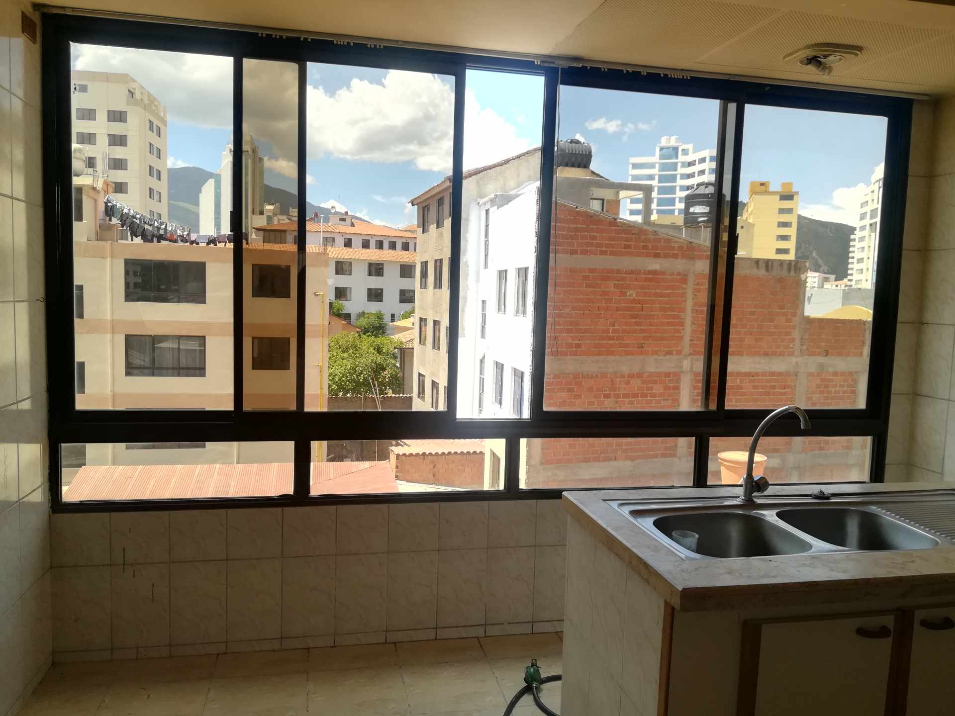 Departamento en AlquilerCalle 16 de Julio #814, entre Av Ramón Rivero y La Paz Foto 12