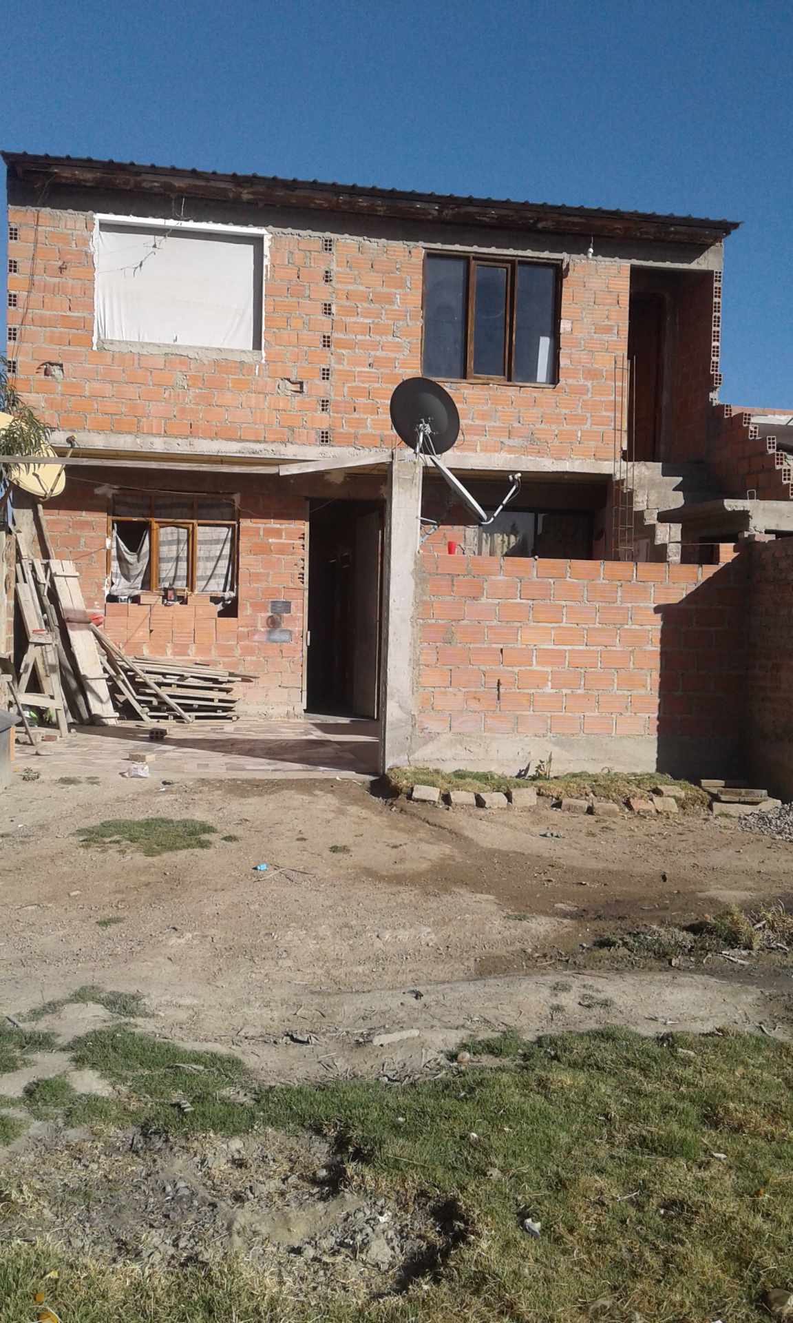 Casa en Colcapirhua en Cochabamba 5 dormitorios 2 baños 1 parqueos Foto 2