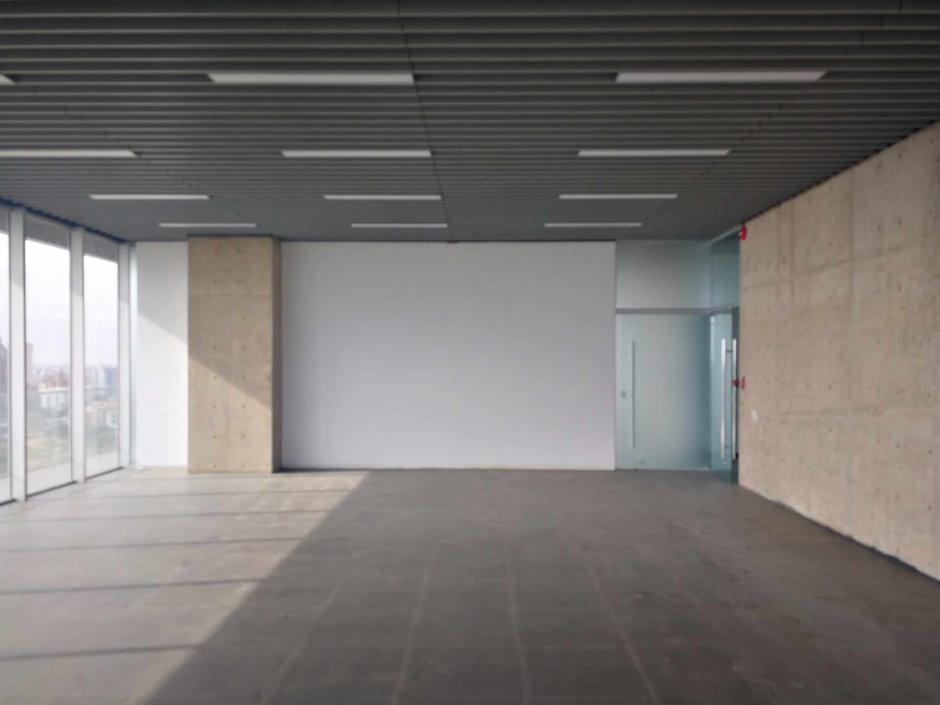 Oficina Av. San Martín entre Segundo y Tercer Anillo. Centro Empresarial Torre Ambassador Foto 4