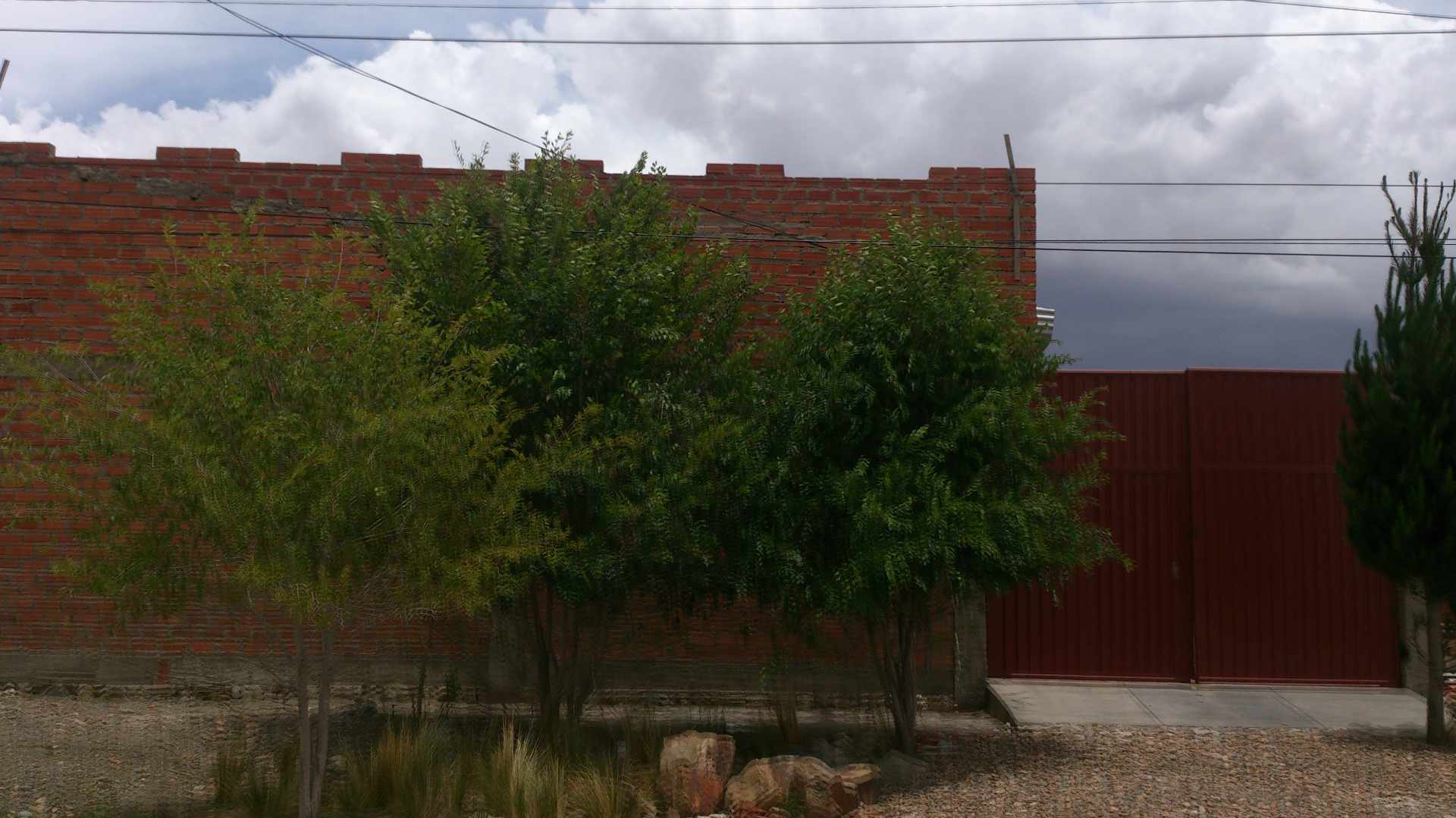 Casa en VentaCarretera Oruro Potosi Frente al regimiento Braun 3 dormitorios 2 baños 3 parqueos Foto 1