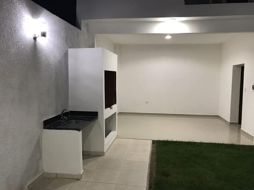 Casa en Entre 8vo y 9no anillo Norte en Santa Cruz de la Sierra 3 dormitorios 4 baños 2 parqueos Foto 2