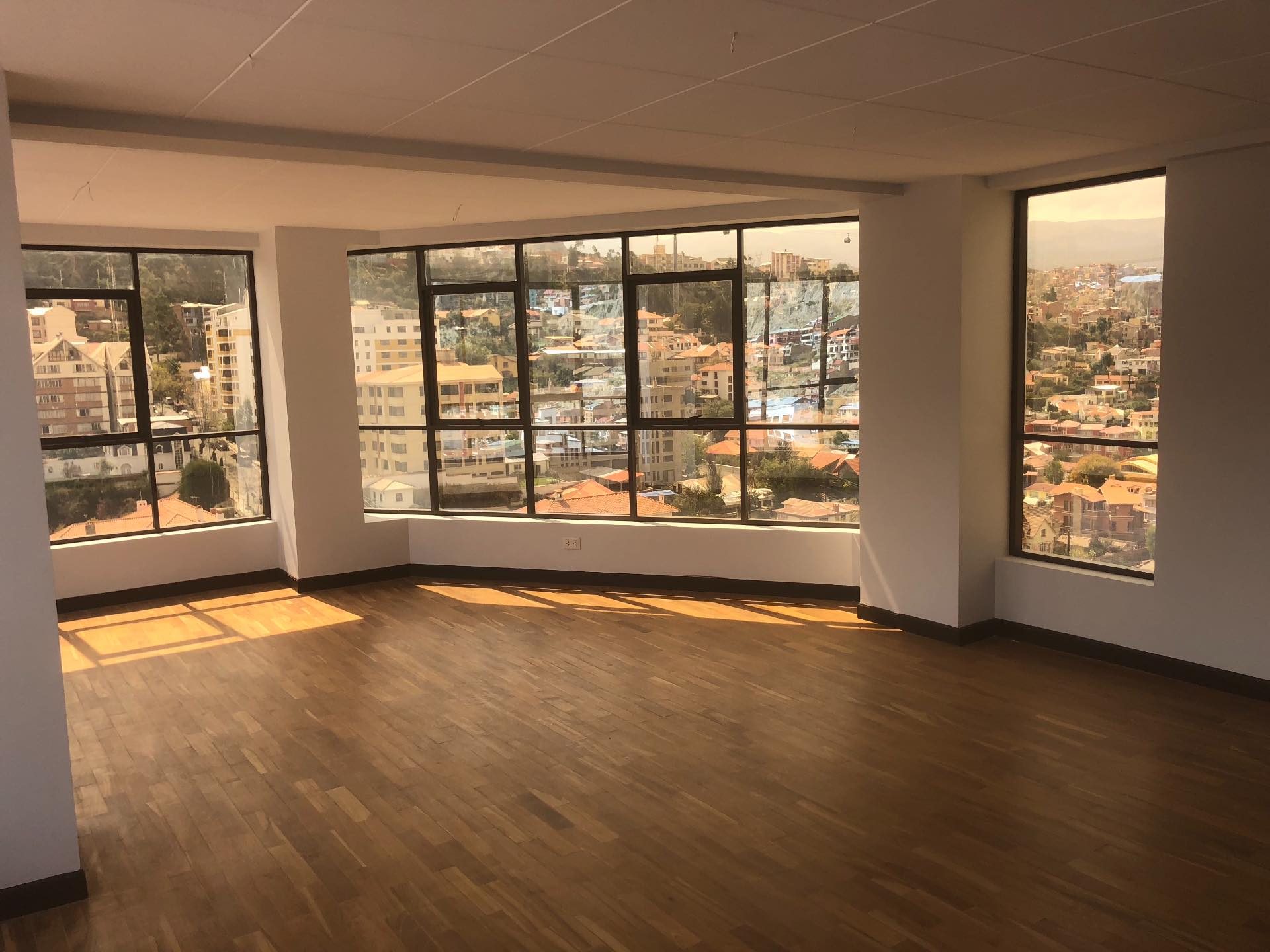 Departamento en Obrajes en La Paz 3 dormitorios 4 baños  Foto 17