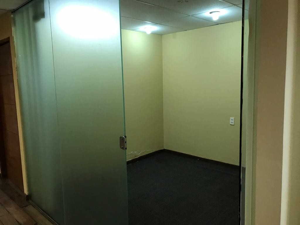 Edificio en Obrajes en La Paz 1 dormitorios 6 baños  Foto 2