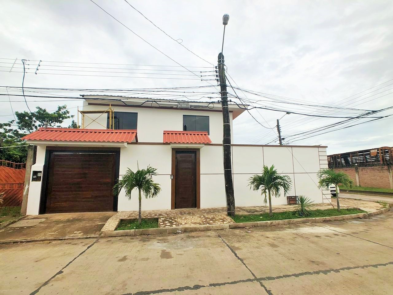 Casa Casa / Duplex en Venta zona Este 3 dormitorios Barrio Guaracachi Foto 1