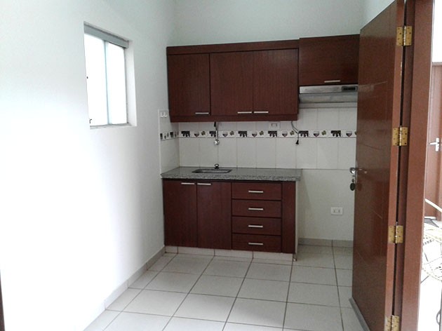 Habitación en AlquilerHabitación con cocina comedor 2° anillo Av. Brasil 1 dormitorios 1 baños  Foto 1
