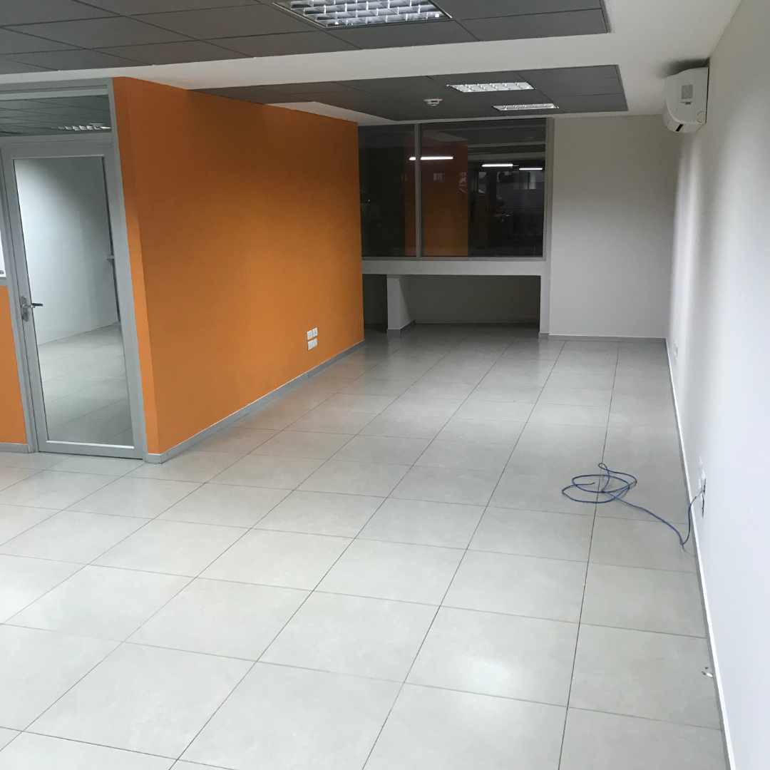 Oficina en Alquiler★¿Está Buscando más Prestigio para su Empresa? ★ Esta oficina en la Torre Dúo, es la solución. 8 dormitorios 1 baños 1 parqueos Foto 8