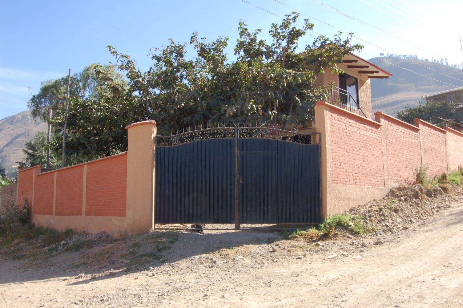 Casa en Tiquipaya en Cochabamba 3 dormitorios 2 baños 1 parqueos Foto 2