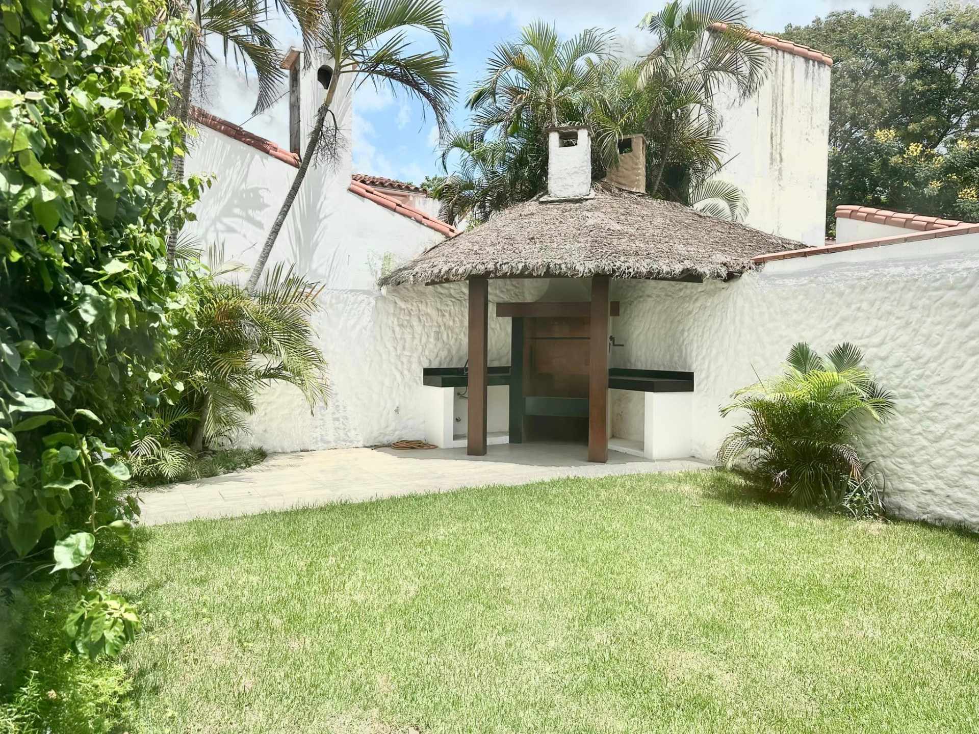 Casa en Entre 5to y 6to anillo Norte en Santa Cruz de la Sierra 3 dormitorios 3 baños 2 parqueos Foto 2