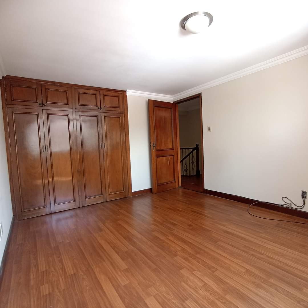 Departamento en Obrajes en La Paz 3 dormitorios 4 baños 1 parqueos Foto 15