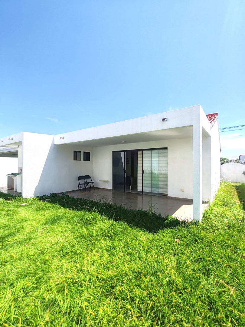 Casa en Carretera Norte en Santa Cruz de la Sierra 3 dormitorios 3 baños 2 parqueos Foto 2