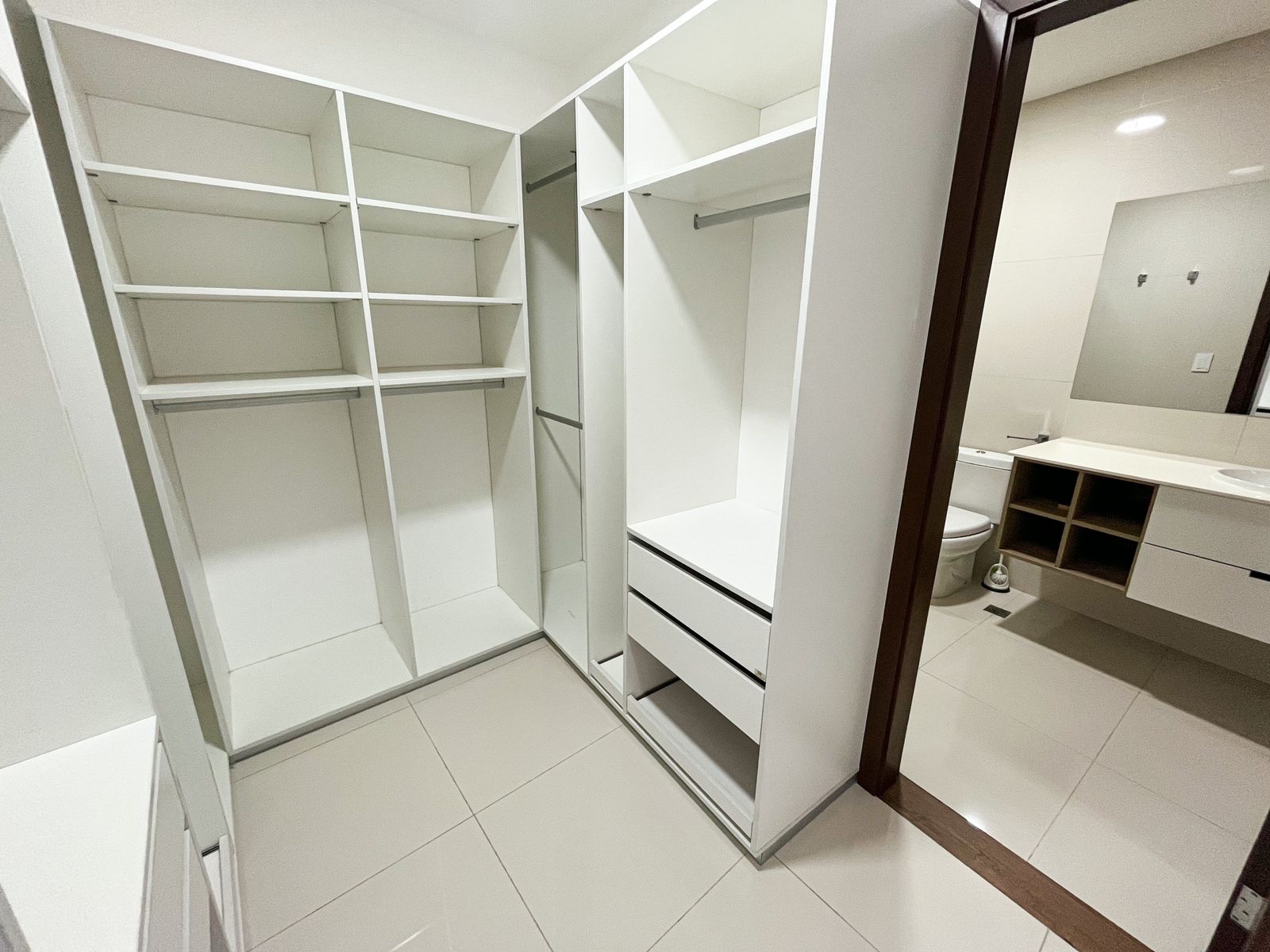 Departamento en AlquilerDPTO 3 DORMITORIOS AMOBLADO- PLATINIUM 2 FRENTE AL MALL VENTURA Foto 12