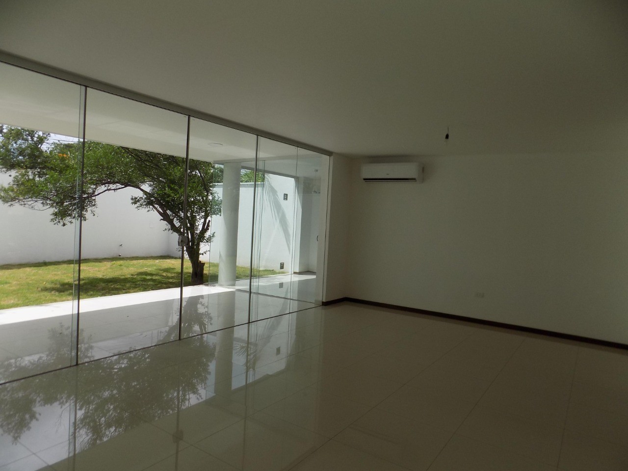 Casa en Entre 4to y 5to anillo Norte en Santa Cruz de la Sierra 3 dormitorios 4 baños 2 parqueos Foto 12