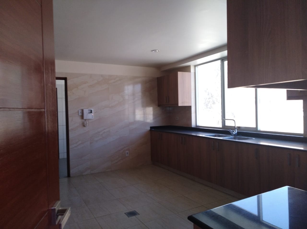 Departamento en VentaAchumani calle 29 4 dormitorios 3 baños 1 parqueos Foto 2