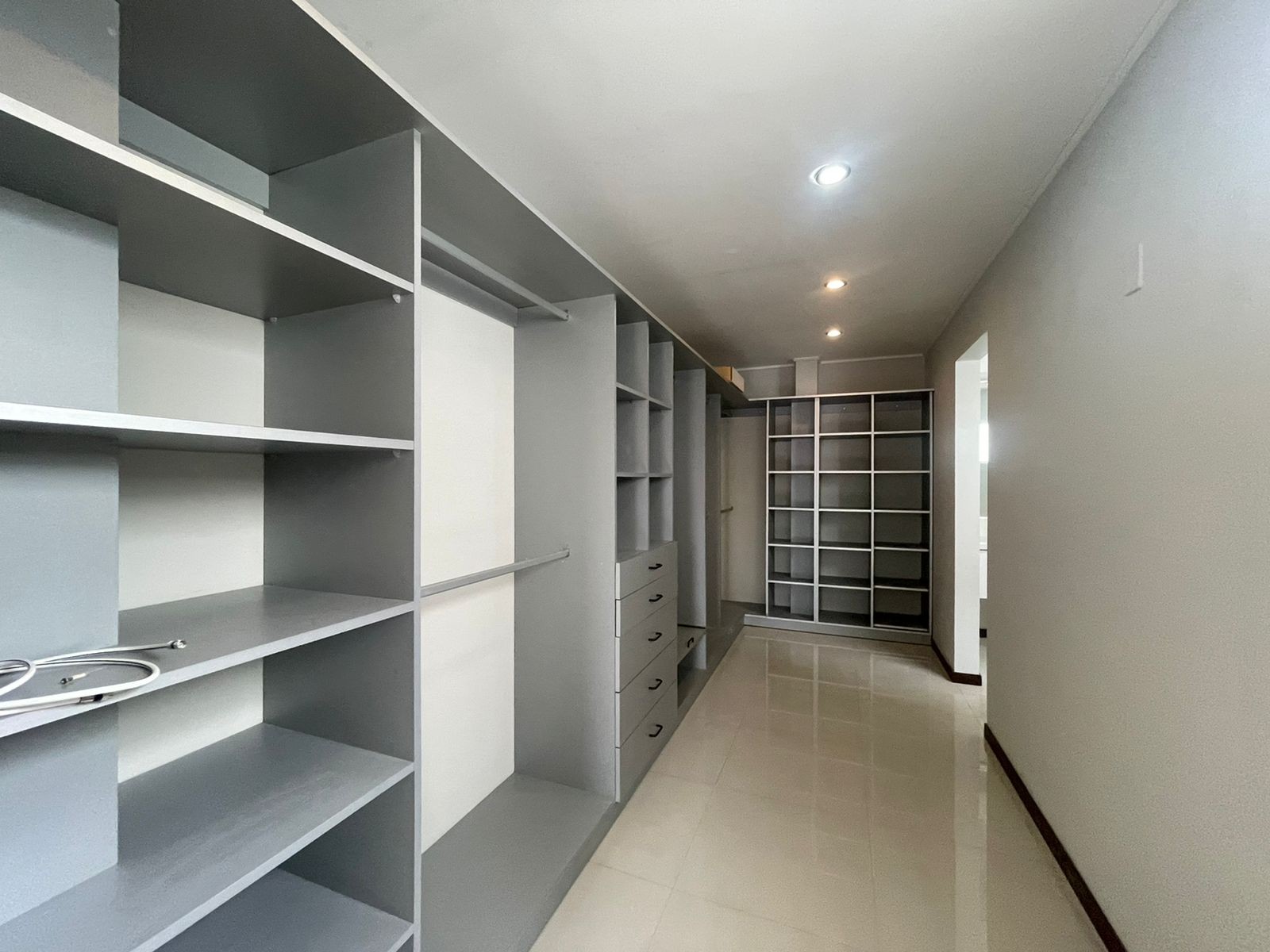 Casa en Las Palmas en Santa Cruz de la Sierra 3 dormitorios 5 baños 2 parqueos Foto 4