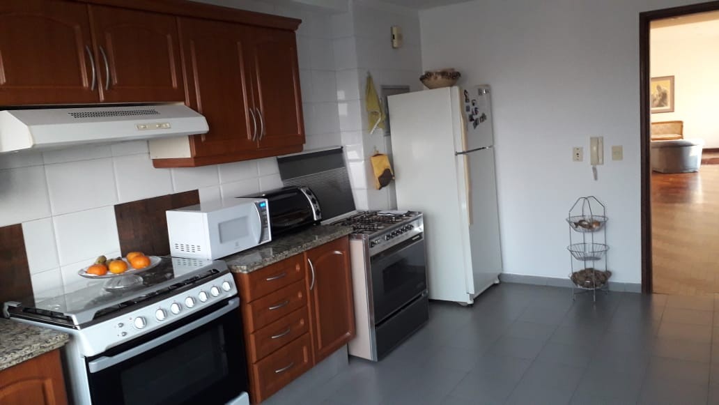 Departamento en AlquilerCalle Tellez Girón  - Elvira de Mendoza 3 dormitorios 3 baños 2 parqueos Foto 3