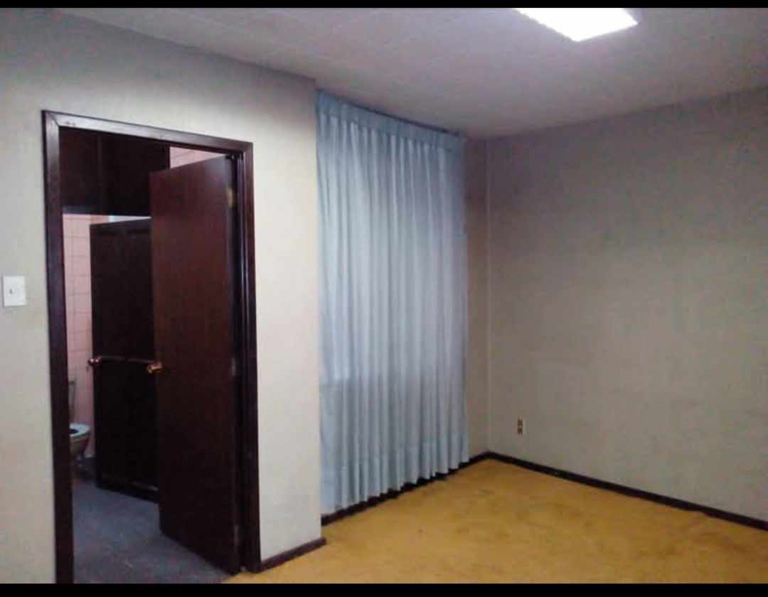 Oficina en AlquilerAvenida Camacho, esquina Colón 3 dormitorios 1 baños  Foto 6