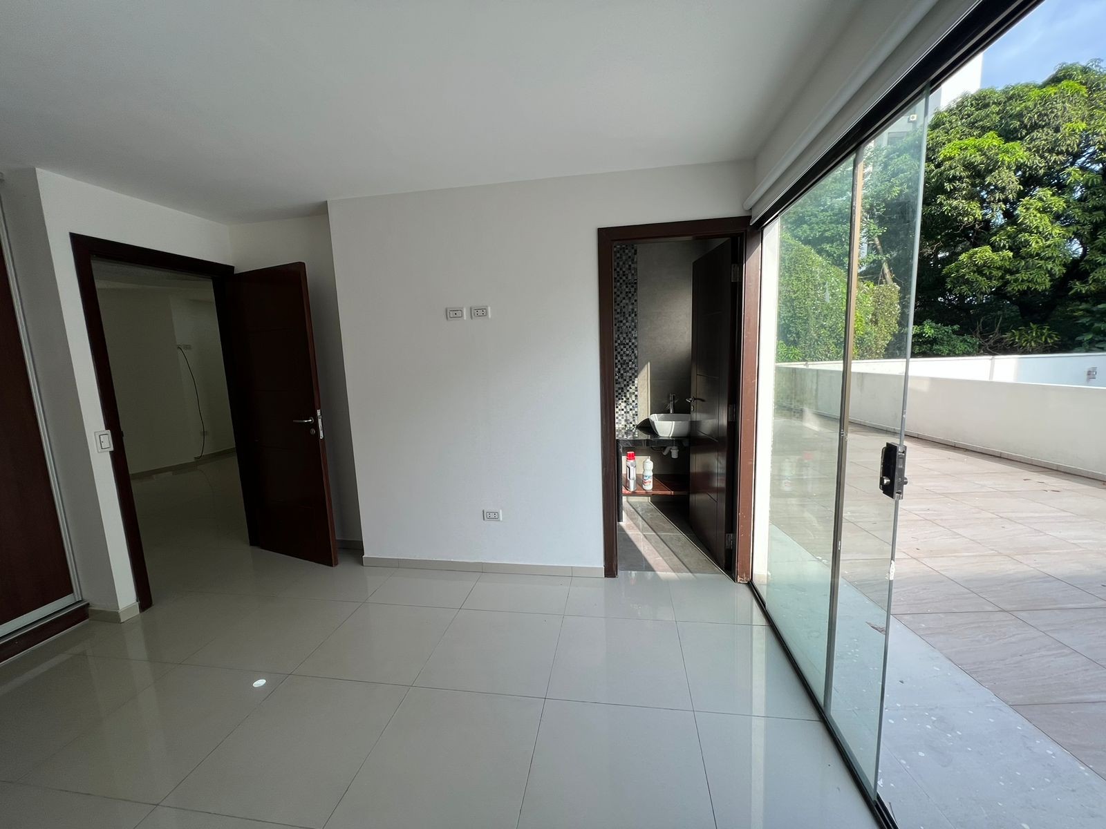 Departamento Zona central Calle tarija esquina Irla zona parque Urbano Foto 9