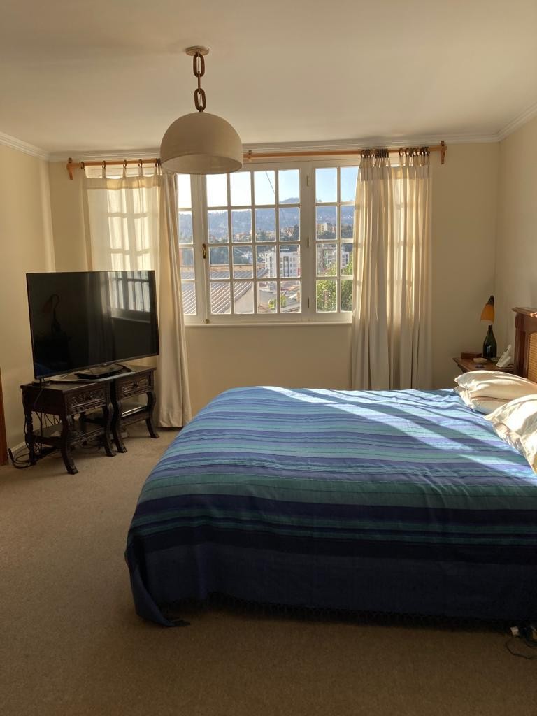 Casa en Achumani en La Paz 3 dormitorios 4 baños 2 parqueos Foto 1