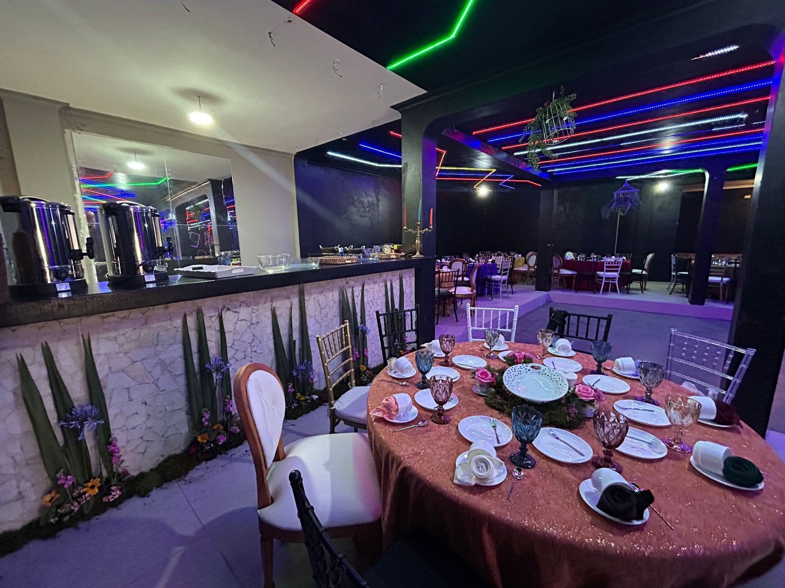 Casa en Venta<b>SALON DE EVENTOS EN VENTA EN AUQUISAMAÑA</b> 1 dormitorios 4 baños 1 parqueos Foto 4