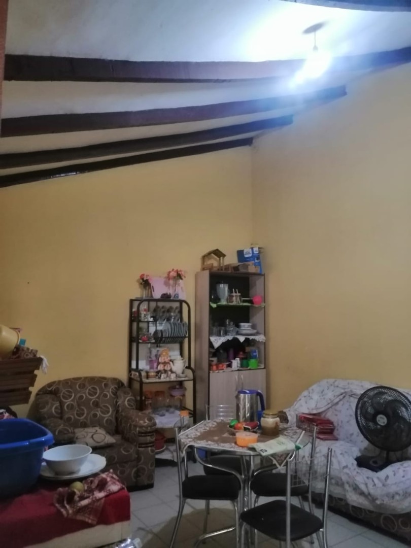 Casa en Entre 5to y 6to anillo Este en Santa Cruz de la Sierra 6 dormitorios 2 baños 4 parqueos Foto 7