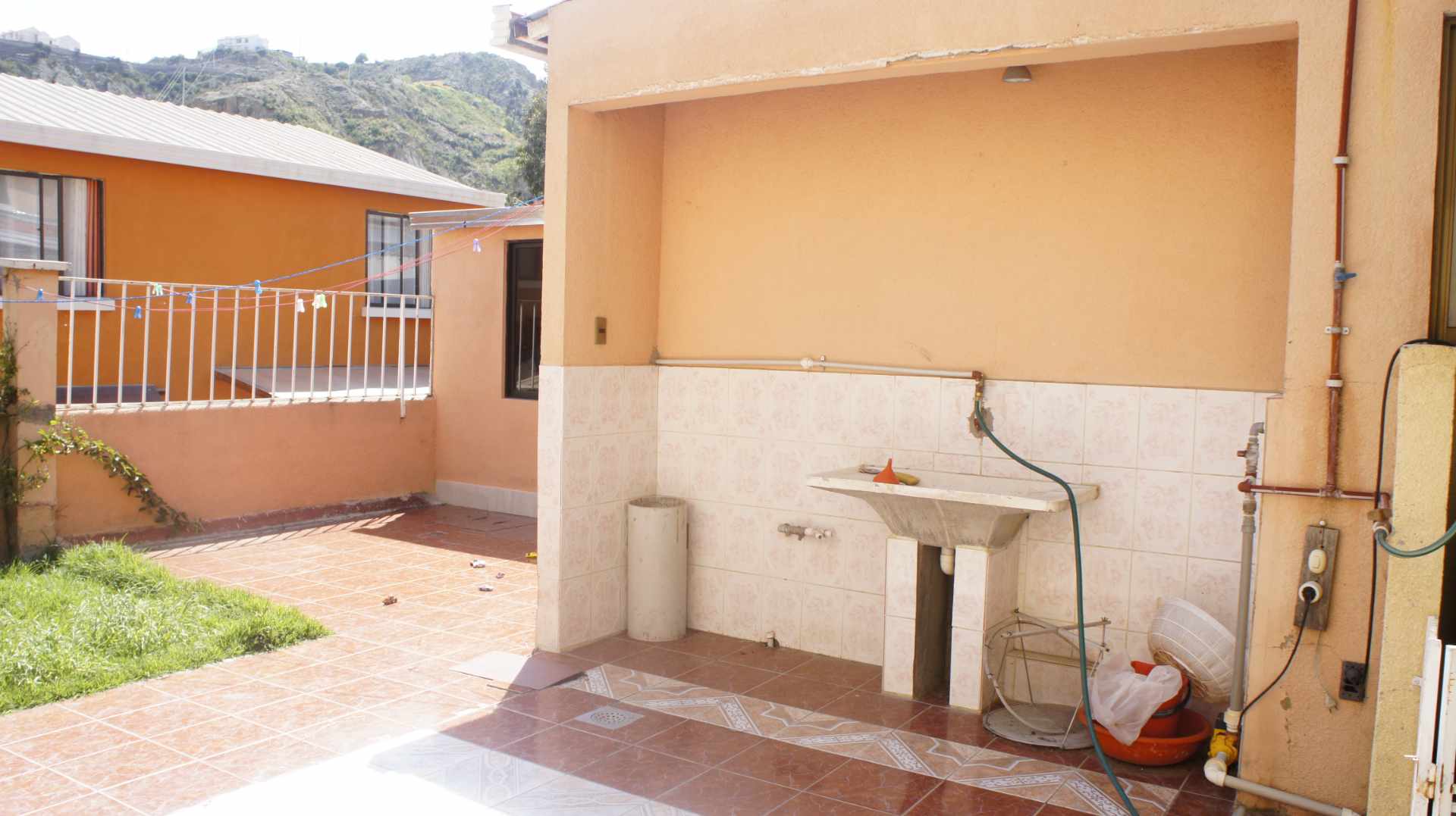 Casa en Achumani en La Paz 3 dormitorios 4 baños 1 parqueos Foto 3