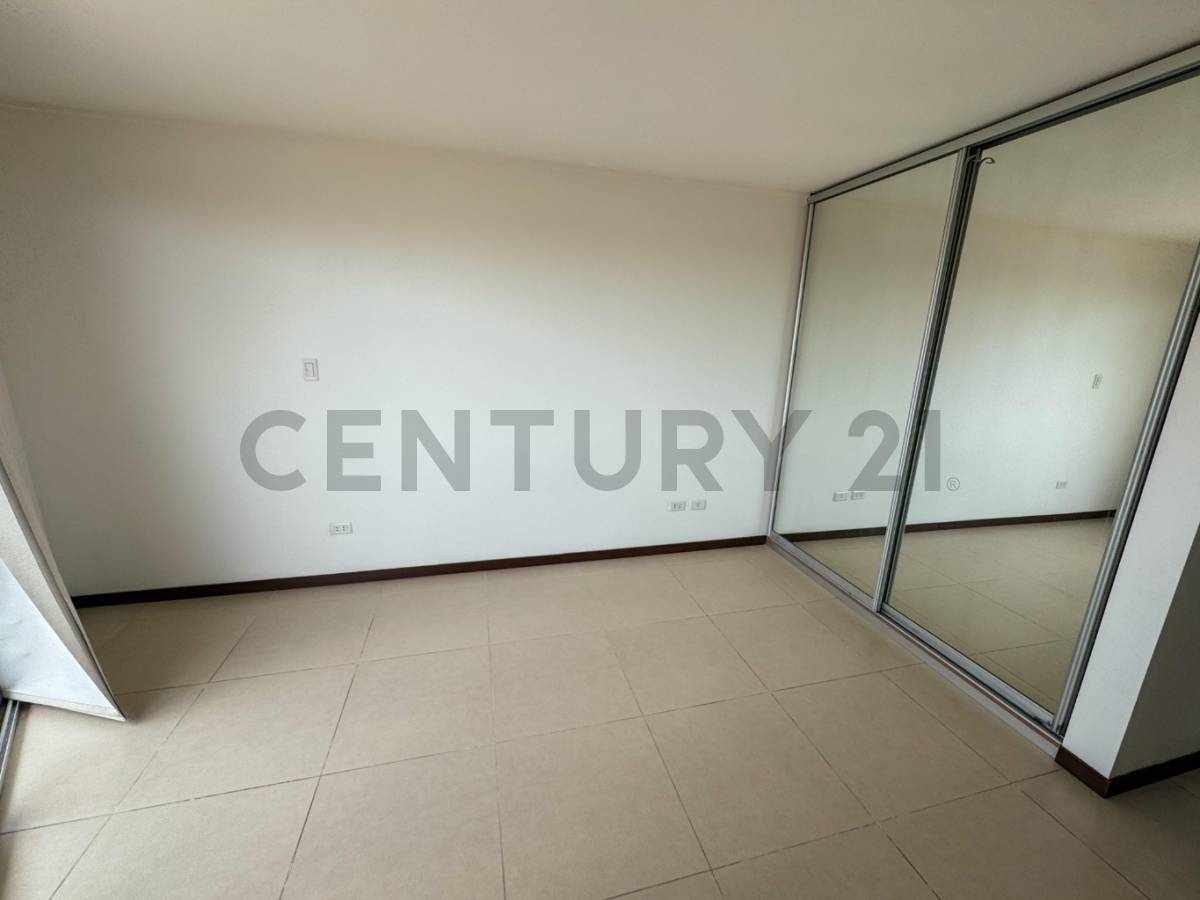 Departamento Urbari, 2 cuadras del 2do anillo Foto 14