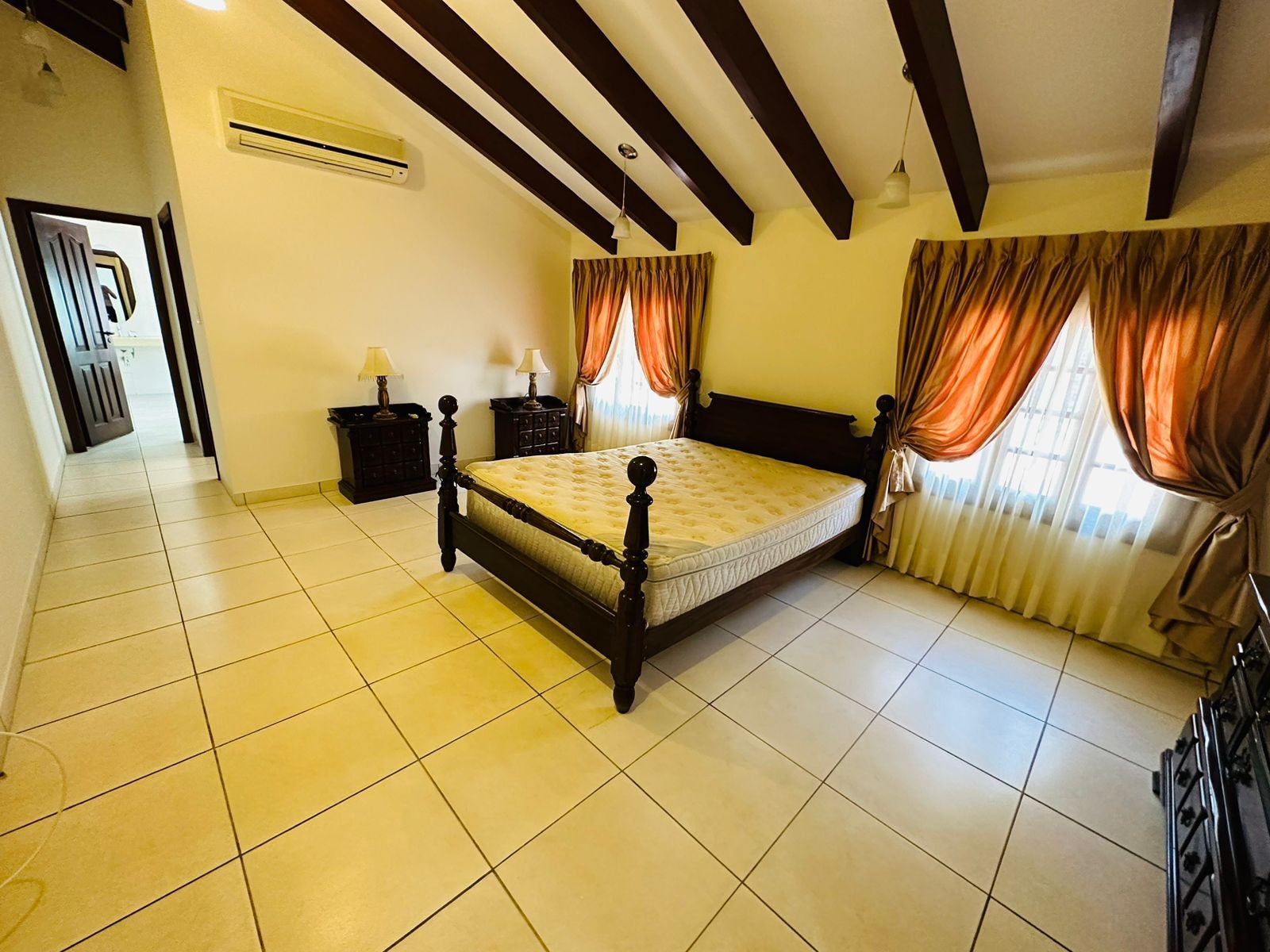 En Alquiler a $us 2,700 Foto 3