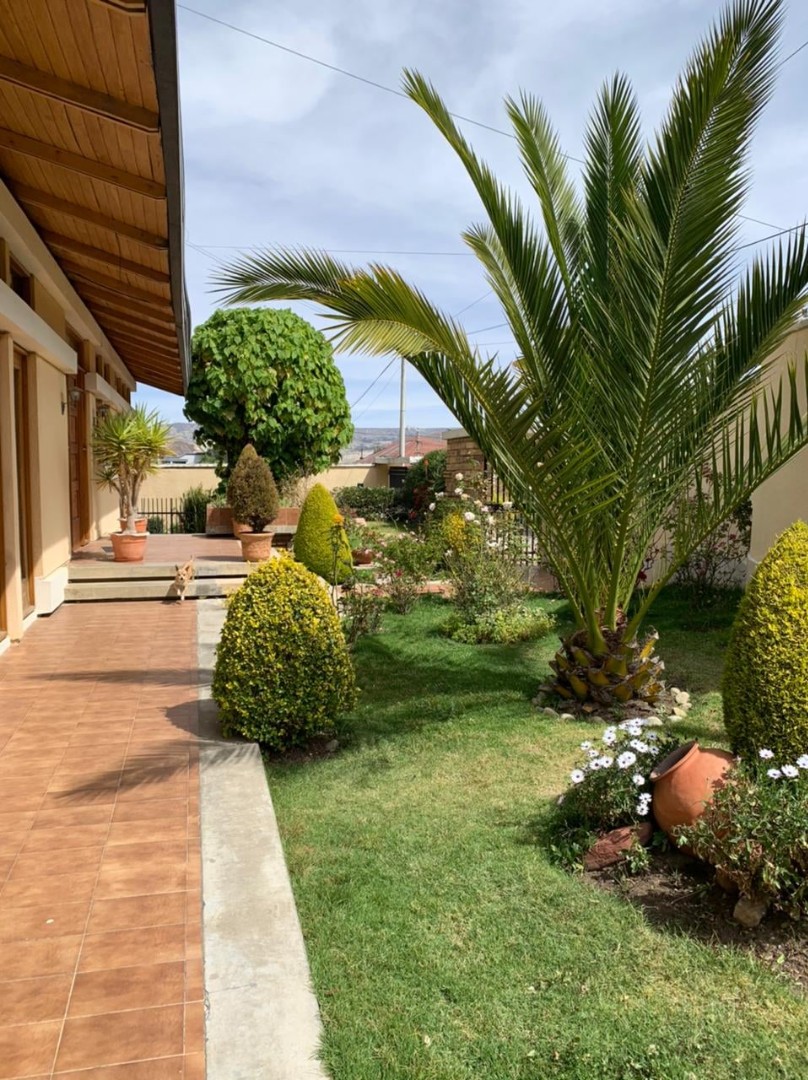 Casa en Achumani en La Paz 5 dormitorios 6 baños 6 parqueos Foto 2