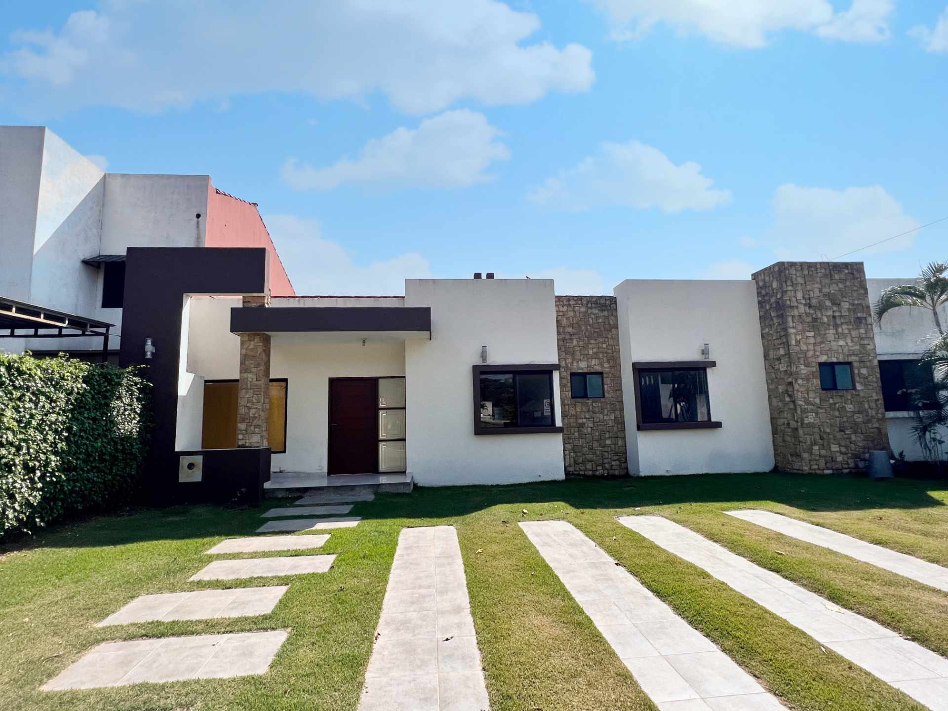 Casa en AlquilerKm 8 1/2 Av Banzer Foto 7