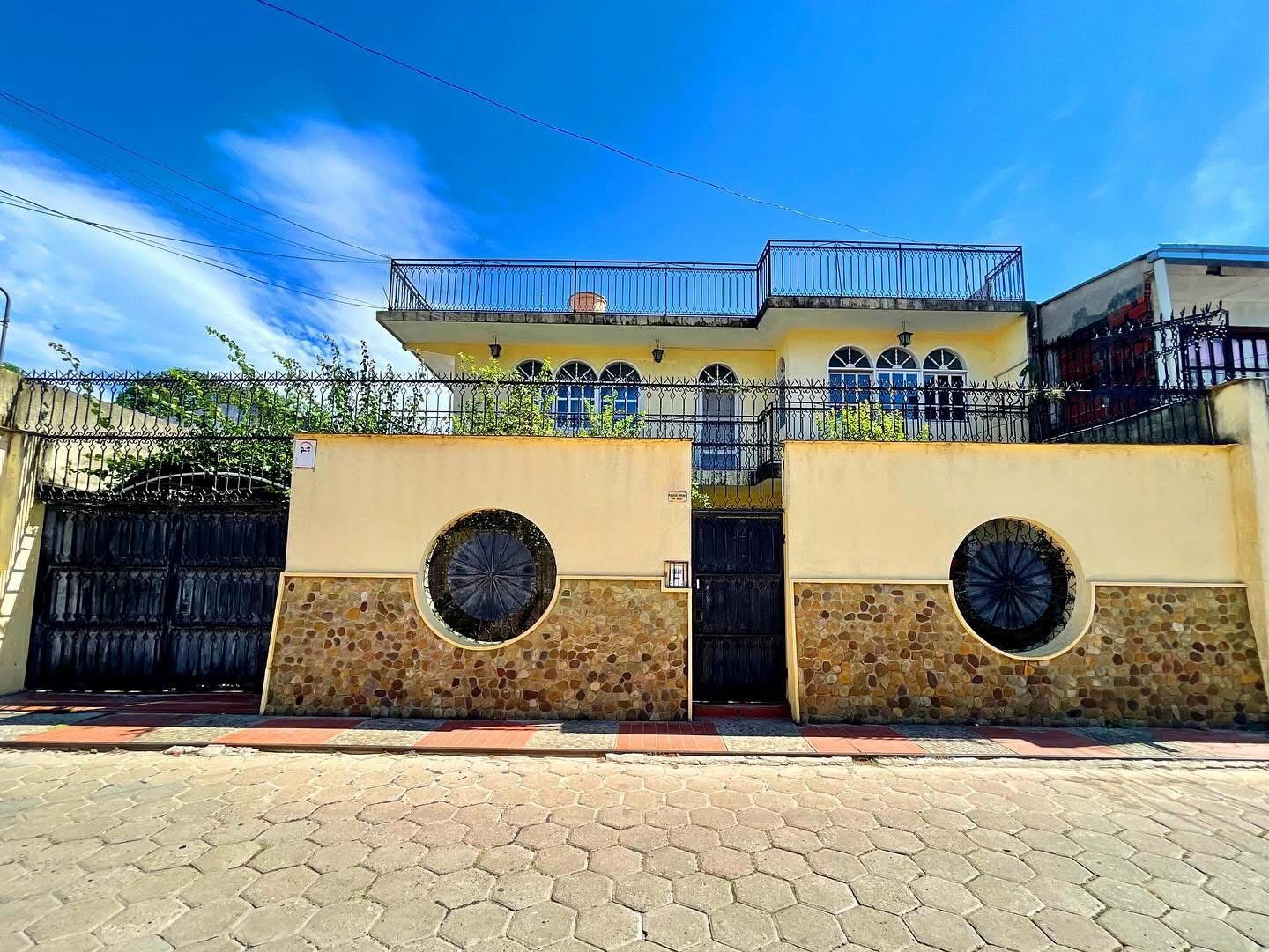 Casa en AlquilerAv. landivar, pasaje ingavi Foto 1